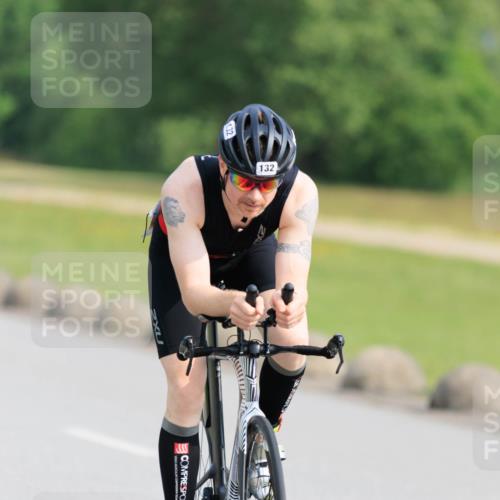 15.06.2025 - 27. Vierlanden-Triathlon H.Heesch http://msf.ph/oto/7987939 15.06.2025 09:19:20 Radfahren 12, 77, 132, 135 meine-sportfotos.de