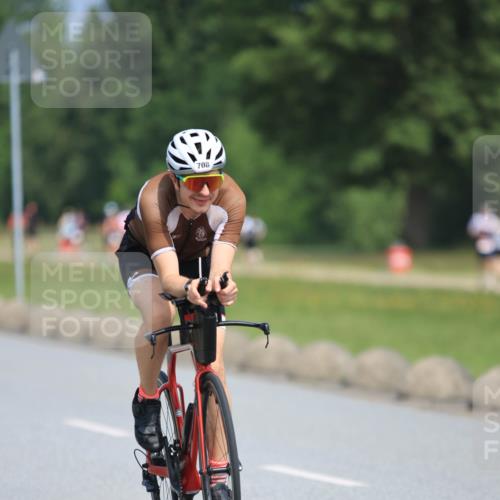 21.06.2025 - 27. Vierlanden-Triathlon H.Heesch http://msf.ph/oto/7987964 15.06.2025 11:39:39 Radfahren 692, 708, 918 meine-sportfotos.de