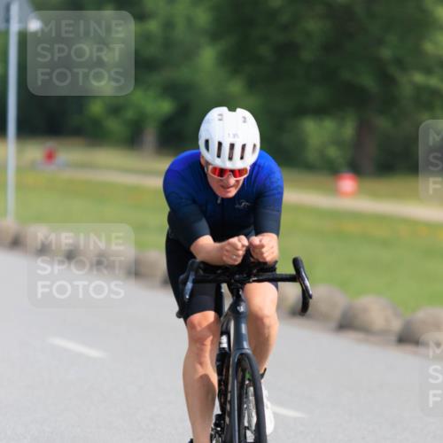 15.06.2025 - 27. Vierlanden-Triathlon H.Heesch http://msf.ph/oto/7987970 15.06.2025 09:19:24 Radfahren 12, 77, 128, 135 meine-sportfotos.de
