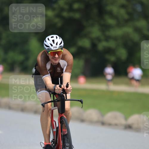 21.06.2025 - 27. Vierlanden-Triathlon H.Heesch http://msf.ph/oto/7987977 15.06.2025 11:39:39 Radfahren 692, 708, 918 meine-sportfotos.de
