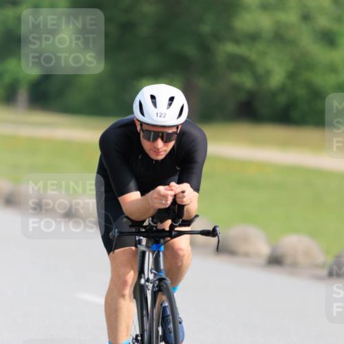 15.06.2025 - 27. Vierlanden-Triathlon H.Heesch http://msf.ph/oto/7987985 15.06.2025 09:19:34 Radfahren 99, 120, 122, 128, 199 meine-sportfotos.de