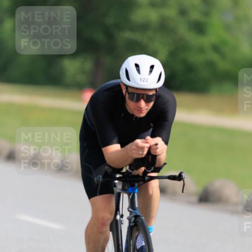 15.06.2025 - 27. Vierlanden-Triathlon H.Heesch http://msf.ph/oto/7987995 15.06.2025 09:19:34 Radfahren 99, 120, 122, 128, 199 meine-sportfotos.de