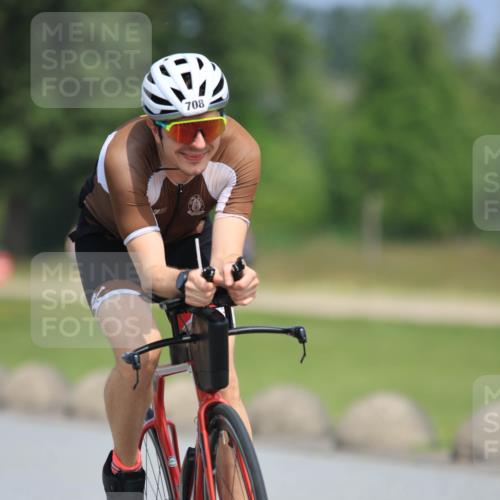 21.06.2025 - 27. Vierlanden-Triathlon H.Heesch http://msf.ph/oto/7988000 15.06.2025 11:39:39 Radfahren 692, 708, 918 meine-sportfotos.de