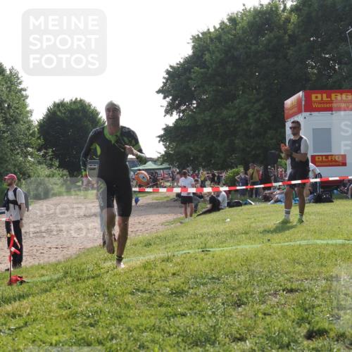 15.06.2025 - 27. Vierlanden-Triathlon KatJ http://msf.ph/oto/7988013 15.06.2025 09:04:59 Schwimmen 238 meine-sportfotos.de