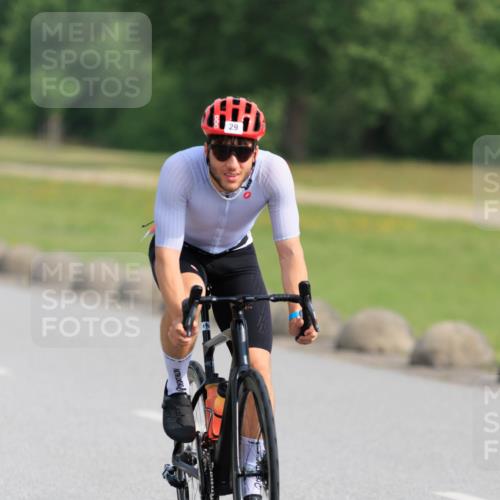 15.06.2025 - 27. Vierlanden-Triathlon H.Heesch http://msf.ph/oto/7988022 15.06.2025 09:19:53 Radfahren 29, 47, 67, 187, 250 meine-sportfotos.de