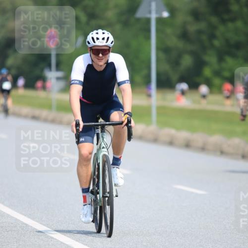 21.06.2025 - 27. Vierlanden-Triathlon H.Heesch http://msf.ph/oto/7988024 15.06.2025 11:40:00 Radfahren 654, 685, 743 meine-sportfotos.de