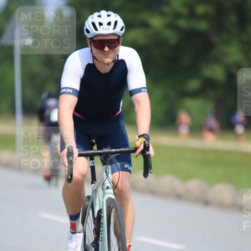 21.06.2025 - 27. Vierlanden-Triathlon H.Heesch http://msf.ph/oto/7988038 15.06.2025 11:40:01 Radfahren 654, 685, 743, 774 meine-sportfotos.de