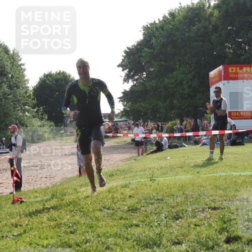 15.06.2025 - 27. Vierlanden-Triathlon KatJ http://msf.ph/oto/7988047 15.06.2025 09:04:59 Schwimmen 238 meine-sportfotos.de