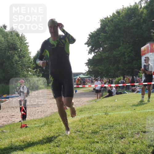 15.06.2025 - 27. Vierlanden-Triathlon KatJ http://msf.ph/oto/7988057 15.06.2025 09:05:00 Schwimmen 238 meine-sportfotos.de