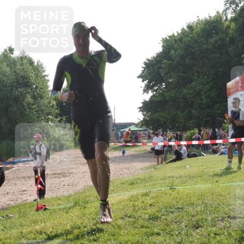 15.06.2025 - 27. Vierlanden-Triathlon KatJ http://msf.ph/oto/7988065 15.06.2025 09:05:00 Schwimmen 238 meine-sportfotos.de