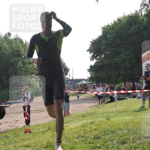 15.06.2025 - 27. Vierlanden-Triathlon KatJ http://msf.ph/oto/7988075 15.06.2025 09:05:00 Schwimmen 238 meine-sportfotos.de