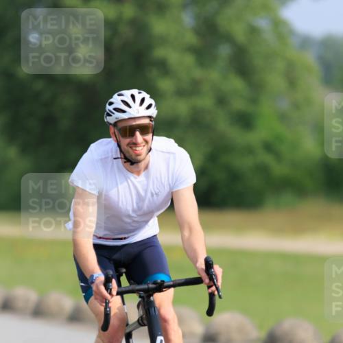 15.06.2025 - 27. Vierlanden-Triathlon H.Heesch http://msf.ph/oto/7988088 15.06.2025 09:20:04 Radfahren 3, 26, 100 meine-sportfotos.de