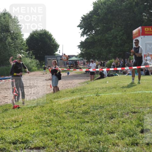 15.06.2025 - 27. Vierlanden-Triathlon KatJ http://msf.ph/oto/7988093 15.06.2025 09:05:07 Schwimmen 205, 238 meine-sportfotos.de