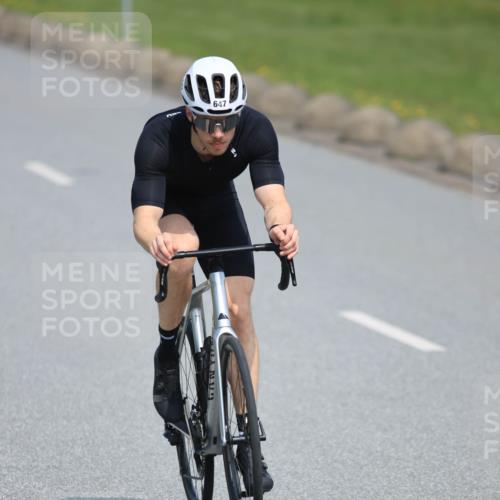21.06.2025 - 27. Vierlanden-Triathlon H.Heesch http://msf.ph/oto/7988097 15.06.2025 11:40:30 Radfahren 206, 647, 678, 694, 707, 710, 740, 760 meine-sportfotos.de