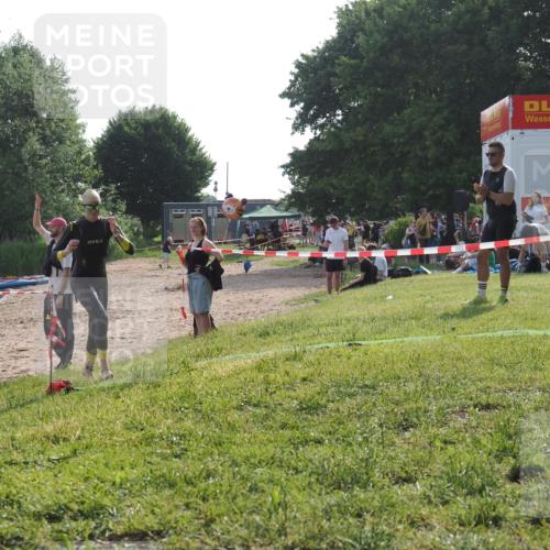 15.06.2025 - 27. Vierlanden-Triathlon KatJ http://msf.ph/oto/7988105 15.06.2025 09:05:07 Schwimmen 205, 238 meine-sportfotos.de