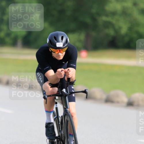 15.06.2025 - 27. Vierlanden-Triathlon H.Heesch http://msf.ph/oto/7988120 15.06.2025 09:20:15 Radfahren 137, 224 meine-sportfotos.de