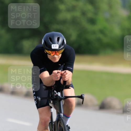 15.06.2025 - 27. Vierlanden-Triathlon H.Heesch http://msf.ph/oto/7988137 15.06.2025 09:20:15 Radfahren 137, 224 meine-sportfotos.de