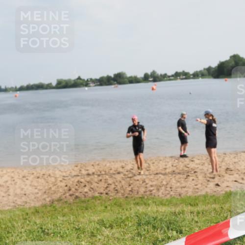 21.06.2025 - 27. Vierlanden-Triathlon MichiJ http://msf.ph/oto/7988145 15.06.2026 09:14:00 Schwimmen 198, 228 meine-sportfotos.de
