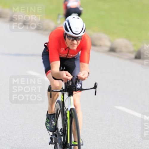15.06.2025 - 27. Vierlanden-Triathlon H.Heesch http://msf.ph/oto/7988153 15.06.2025 09:20:27 Radfahren 75, 94, 191, 229 meine-sportfotos.de