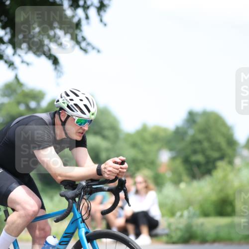 15.06.2025 - 7 Türme Triathlon Yannick Fuchs http://msf.ph/oto/7988160 15.06.2025 12:59:54 Radfahren 488, 598, 621, 818, 904, 1029, 1150, 1153 meine-sportfotos.de