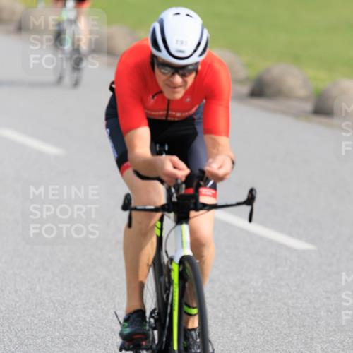 15.06.2025 - 27. Vierlanden-Triathlon H.Heesch http://msf.ph/oto/7988171 15.06.2025 09:20:27 Radfahren 75, 94, 191, 229 meine-sportfotos.de