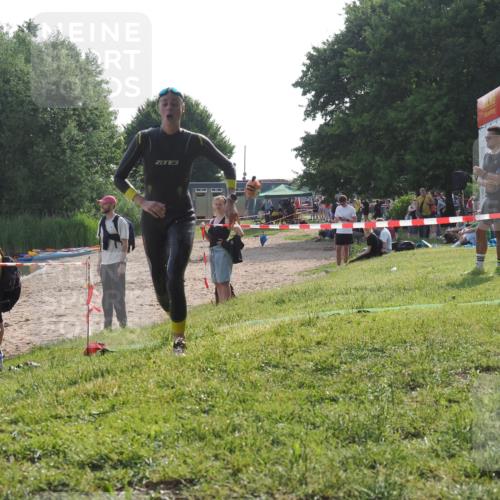 15.06.2025 - 27. Vierlanden-Triathlon KatJ http://msf.ph/oto/7988198 15.06.2025 09:05:09 Schwimmen 205 meine-sportfotos.de