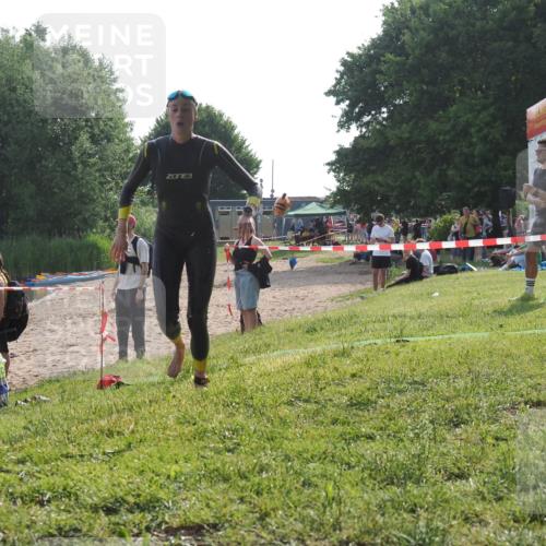 15.06.2025 - 27. Vierlanden-Triathlon KatJ http://msf.ph/oto/7988208 15.06.2025 09:05:09 Schwimmen 205 meine-sportfotos.de