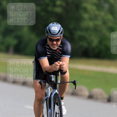 15.06.2025 - 27. Vierlanden-Triathlon H.Heesch http://msf.ph/oto/7988213 15.06.2025 09:20:49 Radfahren 21, 88, 111, 121, 194 meine-sportfotos.de