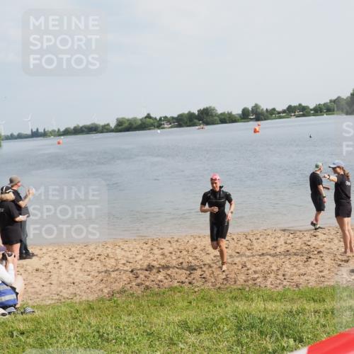 21.06.2025 - 27. Vierlanden-Triathlon MichiJ http://msf.ph/oto/7988214 15.06.2026 09:14:01 Schwimmen 198, 228 meine-sportfotos.de
