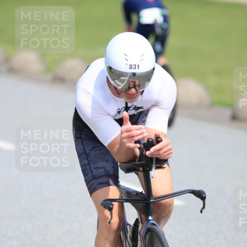 21.06.2025 - 27. Vierlanden-Triathlon H.Heesch http://msf.ph/oto/7988222 15.06.2025 11:41:34 Radfahren 657, 705, 831 meine-sportfotos.de