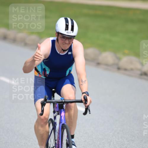 21.06.2025 - 27. Vierlanden-Triathlon H.Heesch http://msf.ph/oto/7988230 15.06.2025 11:41:40 Radfahren 657, 701 meine-sportfotos.de