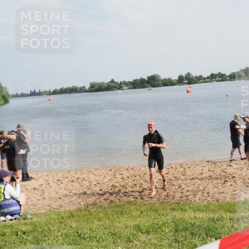21.06.2025 - 27. Vierlanden-Triathlon MichiJ http://msf.ph/oto/7988234 15.06.2026 09:14:01 Schwimmen 198, 228 meine-sportfotos.de