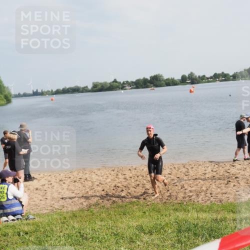 21.06.2025 - 27. Vierlanden-Triathlon MichiJ http://msf.ph/oto/7988239 15.06.2026 09:14:02 Schwimmen 198, 228 meine-sportfotos.de