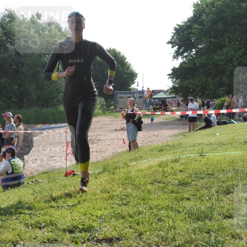 15.06.2025 - 27. Vierlanden-Triathlon KatJ http://msf.ph/oto/7988251 15.06.2025 09:05:10 Schwimmen 205 meine-sportfotos.de