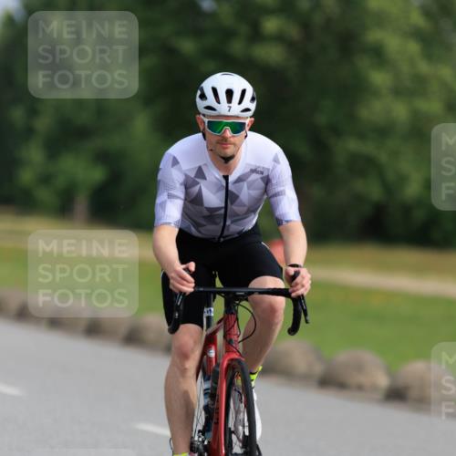 15.06.2025 - 27. Vierlanden-Triathlon H.Heesch http://msf.ph/oto/7988255 15.06.2025 09:21:23 Radfahren 2, 7, 35, 147, 165 meine-sportfotos.de