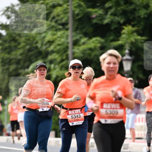15.06.2025 - REWE Women's Run Dr. Thomas Lammeyer http://msf.ph/oto/7988256 15.06.2025 10:48:30 Laufen 5650, 5343, 5309 meine-sportfotos.de