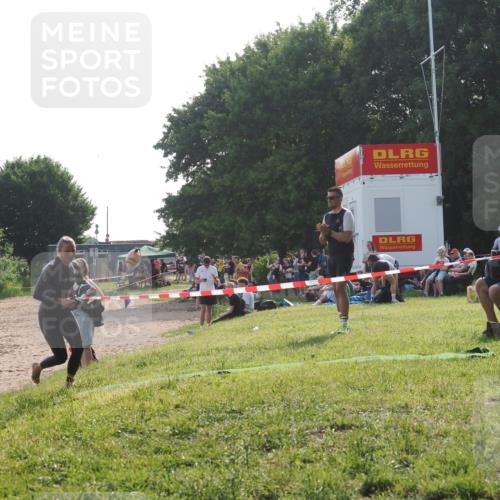 15.06.2025 - 27. Vierlanden-Triathlon KatJ http://msf.ph/oto/7988261 15.06.2025 09:05:18 Schwimmen 209, 221, 222 meine-sportfotos.de