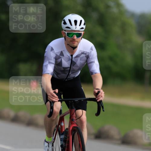 15.06.2025 - 27. Vierlanden-Triathlon H.Heesch http://msf.ph/oto/7988266 15.06.2025 09:21:23 Radfahren 2, 7, 35, 147, 165 meine-sportfotos.de