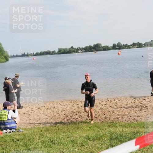 21.06.2025 - 27. Vierlanden-Triathlon MichiJ http://msf.ph/oto/7988267 15.06.2026 09:14:02 Schwimmen 198, 228 meine-sportfotos.de