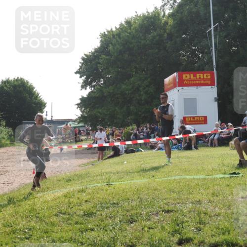 15.06.2025 - 27. Vierlanden-Triathlon KatJ http://msf.ph/oto/7988271 15.06.2025 09:05:19 Schwimmen 209, 221, 222 meine-sportfotos.de