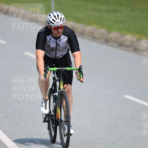 21.06.2025 - 27. Vierlanden-Triathlon H.Heesch http://msf.ph/oto/7988280 15.06.2025 11:41:47 Radfahren 646, 701 meine-sportfotos.de