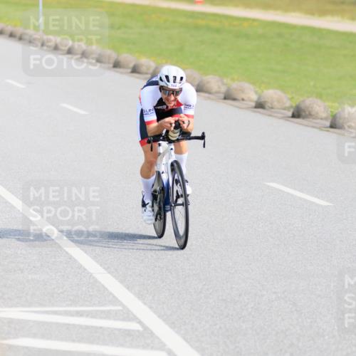 15.06.2025 - 27. Vierlanden-Triathlon H.Heesch http://msf.ph/oto/7988319 15.06.2025 09:22:31 Radfahren 43, 104 meine-sportfotos.de