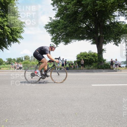 15.06.2025 - 7 Türme Triathlon Yannick Fuchs http://msf.ph/oto/7988336 15.06.2025 12:54:06 Radfahren 332, 562, 613, 649, 1090 meine-sportfotos.de