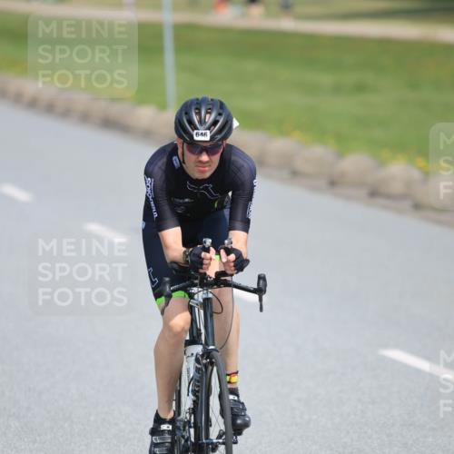 21.06.2025 - 27. Vierlanden-Triathlon H.Heesch http://msf.ph/oto/7988347 15.06.2025 11:41:54 Radfahren 646, 937 meine-sportfotos.de