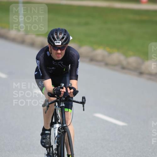 21.06.2025 - 27. Vierlanden-Triathlon H.Heesch http://msf.ph/oto/7988357 15.06.2025 11:41:54 Radfahren 646, 937 meine-sportfotos.de
