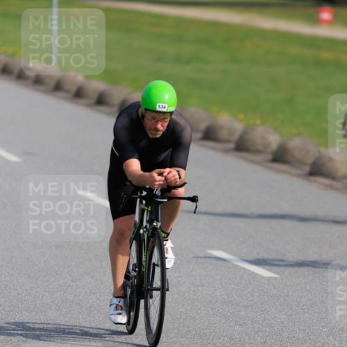 15.06.2025 - 27. Vierlanden-Triathlon H.Heesch http://msf.ph/oto/7988377 15.06.2025 09:23:30 Radfahren 109, 134 meine-sportfotos.de