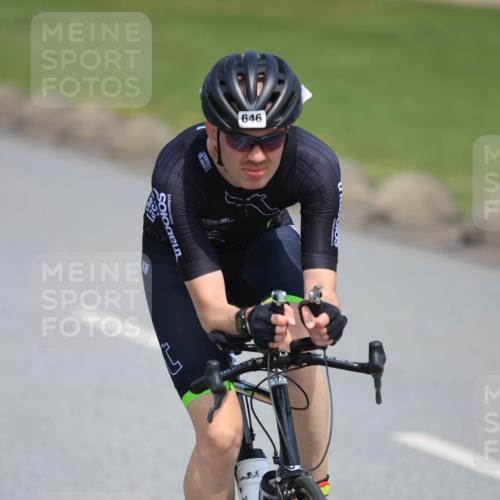 21.06.2025 - 27. Vierlanden-Triathlon H.Heesch http://msf.ph/oto/7988386 15.06.2025 11:41:55 Radfahren 646, 937 meine-sportfotos.de