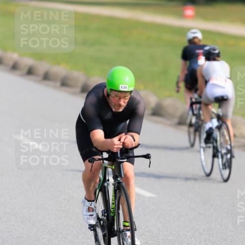 15.06.2025 - 27. Vierlanden-Triathlon H.Heesch http://msf.ph/oto/7988389 15.06.2025 09:23:30 Radfahren 109, 134 meine-sportfotos.de