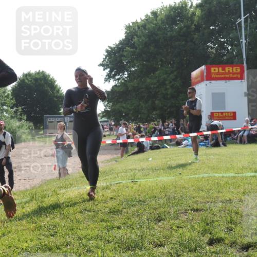 15.06.2025 - 27. Vierlanden-Triathlon KatJ http://msf.ph/oto/7988391 15.06.2025 09:05:21 Schwimmen 209, 221, 222 meine-sportfotos.de