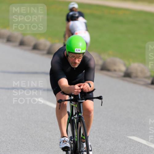 15.06.2025 - 27. Vierlanden-Triathlon H.Heesch http://msf.ph/oto/7988401 15.06.2025 09:23:30 Radfahren 109, 134 meine-sportfotos.de